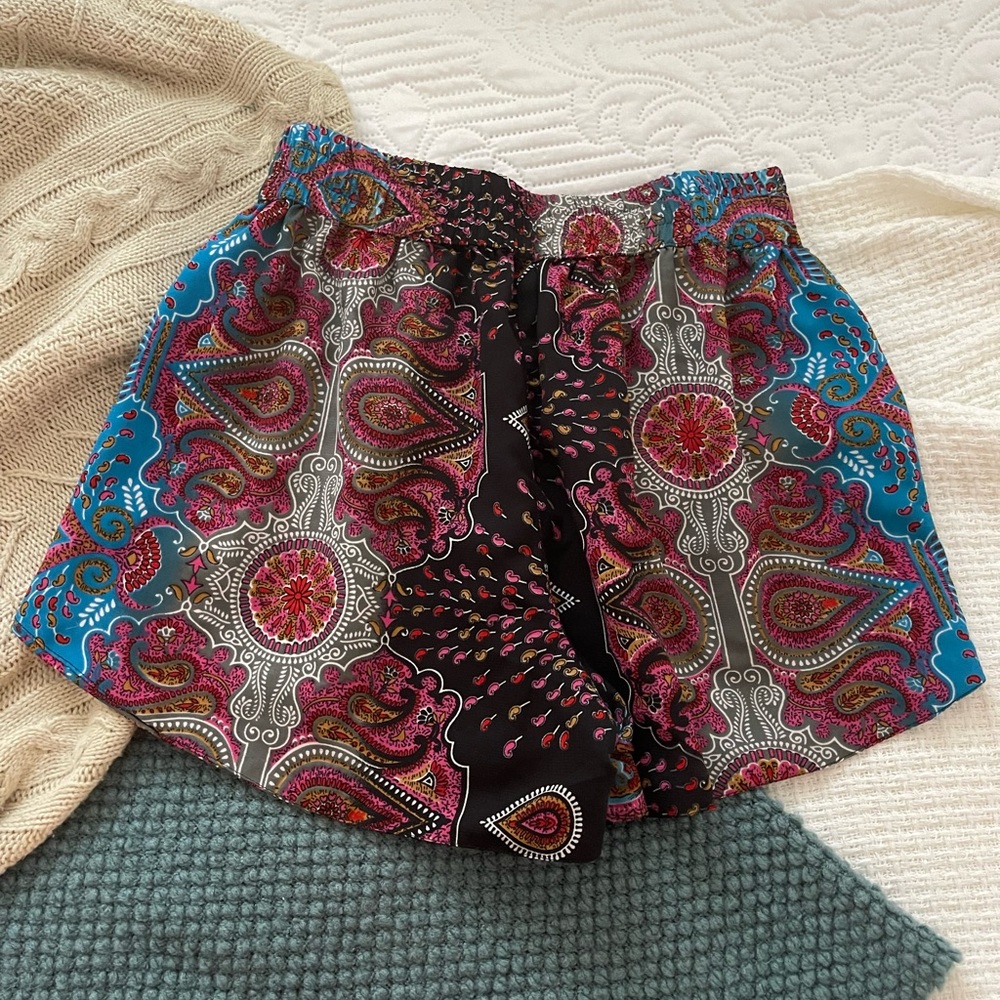 Patterned shorts - Picture 3 of 3